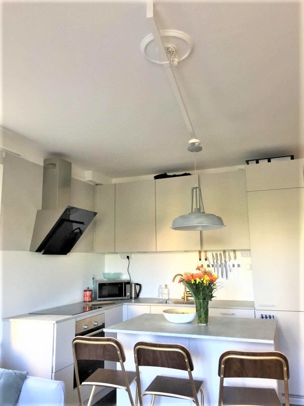 Lamparm med stuckatur i taket